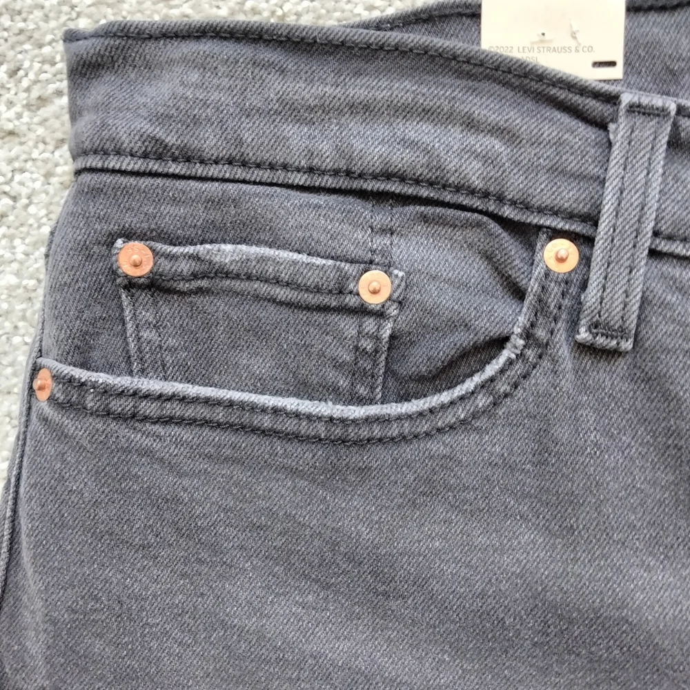 NWT 24W Levi's Wedgie Straight Distressed Jeans - Picture 6 of 14